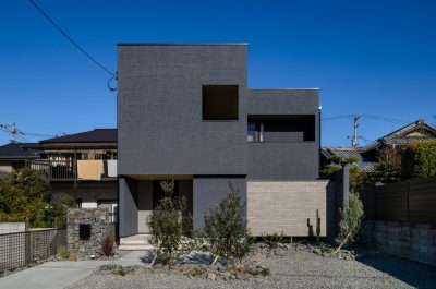 静けさの屋根の下、<br />優しい距離で暮らす